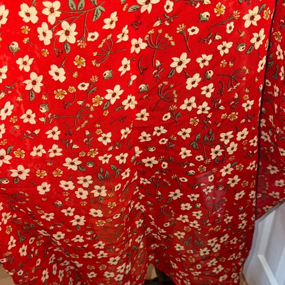 Chic Red Floral Women's Long Sleeve Top - Picture 9 of 14